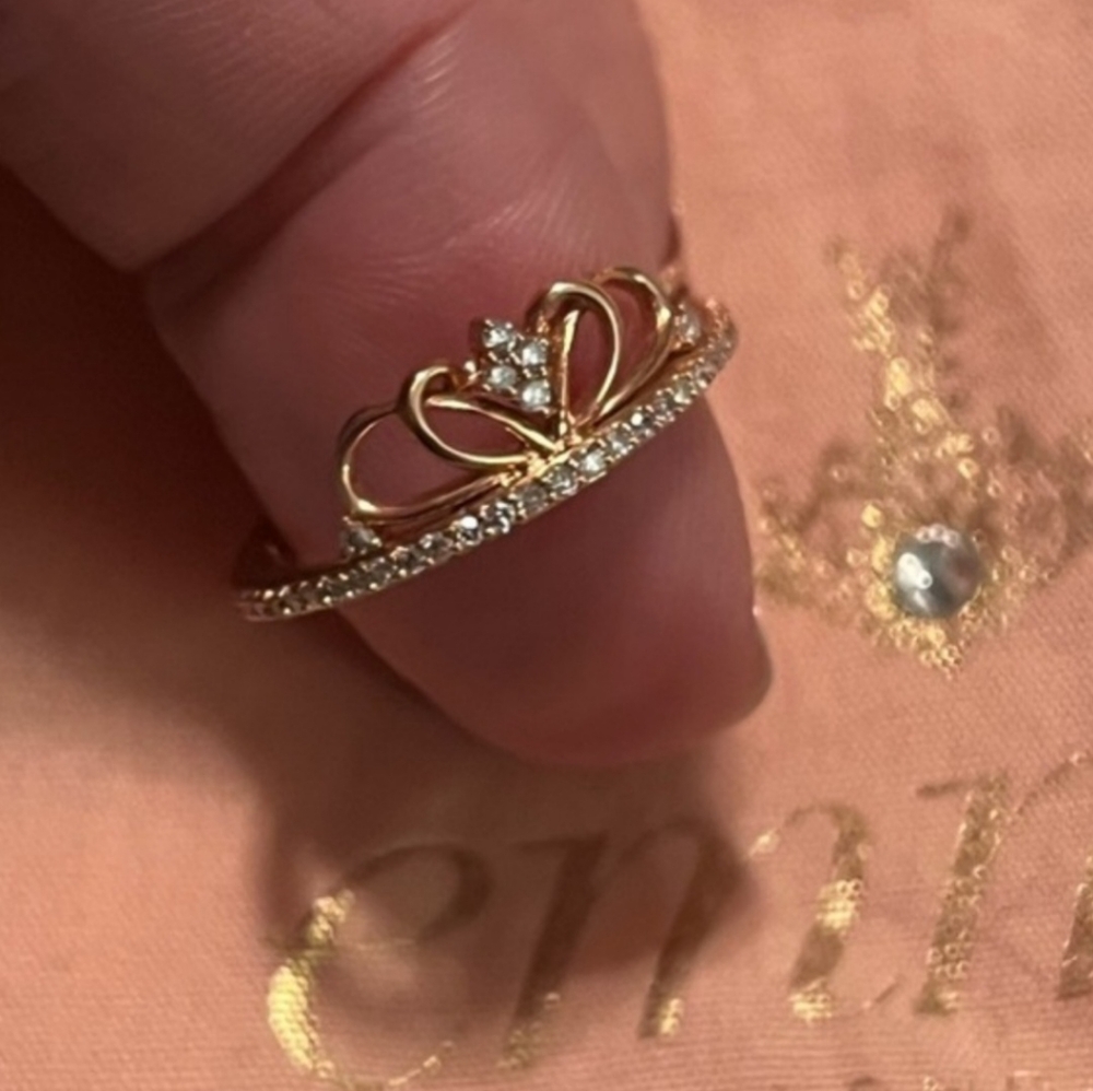 Solid 10k Rose Gold Emmy London Diamond Crown Ring W/Gorgeous Chain 💝 - Picture 2 of 5